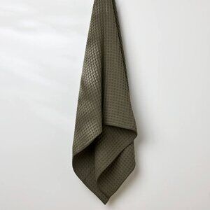 NWT Forest Green Geometry Waffle Bath Towel - Eco-Friendly & Super Absorbent